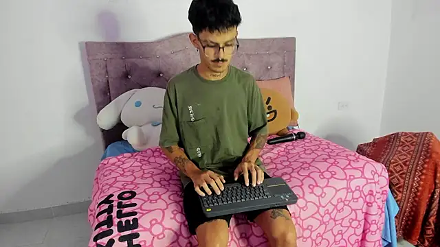 Snapshot of Ocsanis69 chatting on February 8, 2026, 1:36 am Ocsanis69 online show from February 8, 2026, 1:36 am