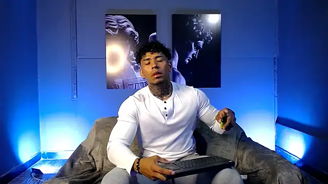 Snapshot of bradley_smith chatting on November 30, 2025, 6:30 pm bradley smith online show from November 30, 2025, 6:30 pm