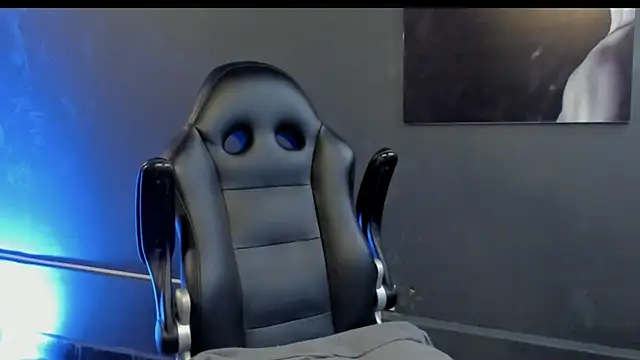 Snapshot of bradley_smith chatting on November 15, 2025, 8:46 pm bradley smith online show from November 15, 2025, 8:46 pm