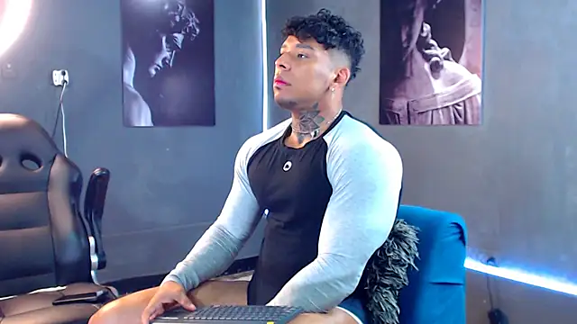 Snapshot of bradley_smith chatting on October 13, 2025, 7:21 am bradley smith online show from October 13, 2025, 7:21 am