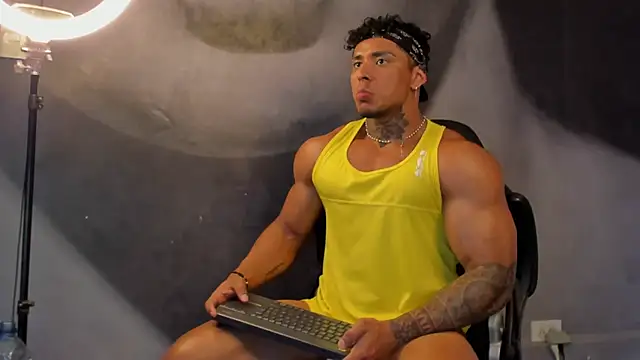 Snapshot of bradley_smith chatting on March 14, 2025, 7:44 pm bradley smith online show from March 14, 2025, 7:44 pm