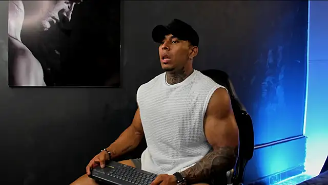 Snapshot of bradley_smith chatting on November 23, 2025, 9:36 pm bradley smith online show from November 23, 2025, 9:36 pm