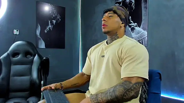 Snapshot of bradley_smith chatting on October 14, 2025, 2:45 am bradley smith online show from October 14, 2025, 2:45 am