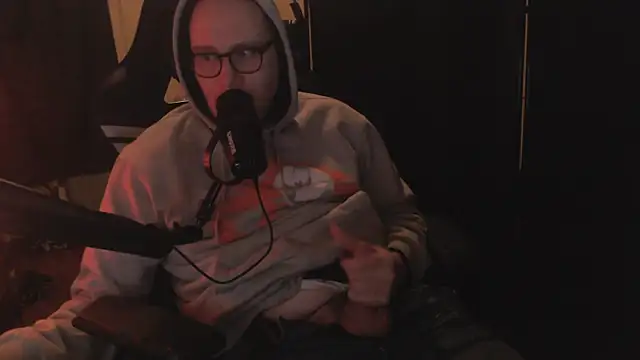 chicostick413 online show from December 17, 2025, 9:31 pm