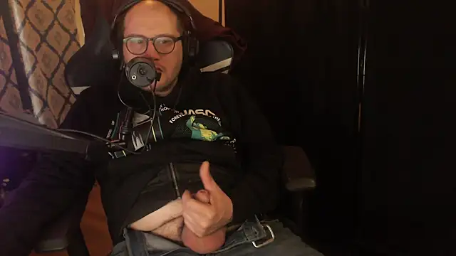 chicostick413 online show from February 18, 2026, 6:37 pm