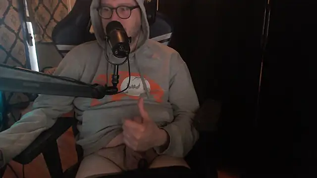 chicostick413 online show from April 10, 2026, 11:39 am