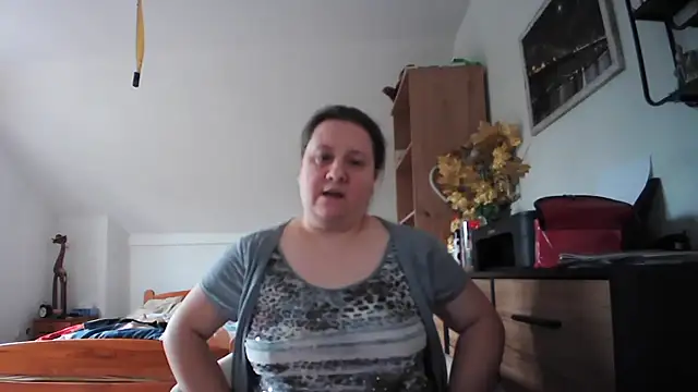 Snapshot of ReifeVenna chatting on July 7, 2026, 9:13 am ReifeVenna online show from July 7, 2026, 9:13 am