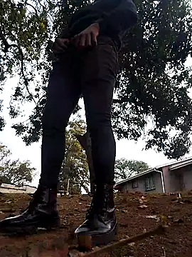 Snapshot of Chocolate_factory_man chatting on September 20, 2025, 4:17 am Chocolate factory man online show from September 20, 2025, 4:17 am