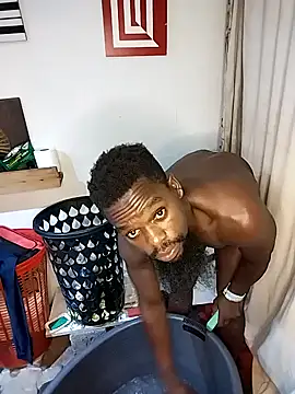 Snapshot of Chocolate_factory_man chatting on February 9, 2025, 9:17 pm Chocolate factory man online show from February 9, 2025, 9:17 pm