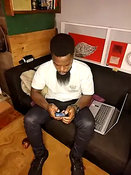 Snapshot of Chocolate_factory_man chatting on March 17, 2025, 9:35 pm Chocolate factory man online show from March 17, 2025, 9:35 pm