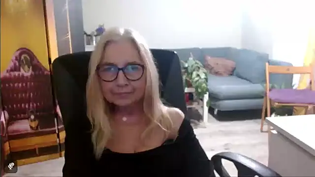 sofia xkiss online show from December 4, 2025, 2:49 pm