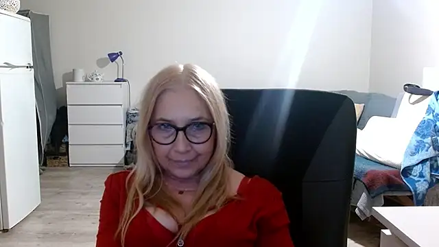 sofia xkiss online show from March 18, 2025, 5:55 pm