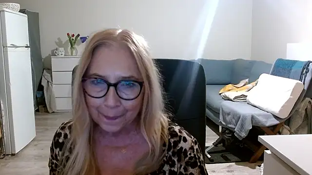 sofia xkiss online show from March 8, 2025, 5:43 pm