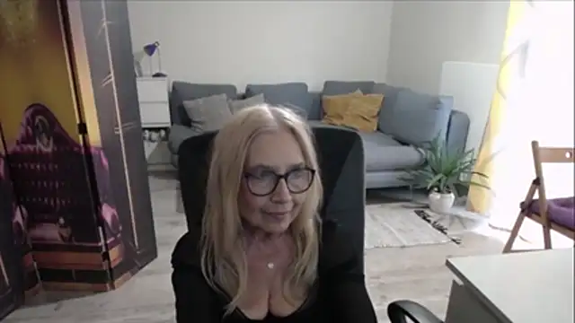 sofia xkiss online show from April 20, 2026, 1:45 pm