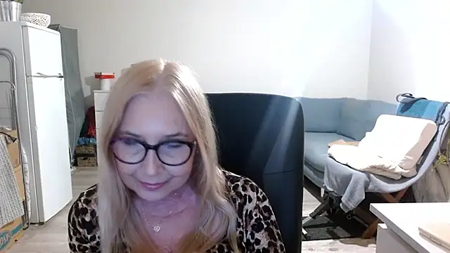 sofia xkiss online show from March 18, 2025, 1:13 am