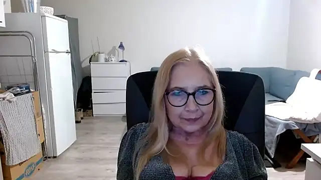 sofia xkiss online show from March 4, 2025, 5:45 pm