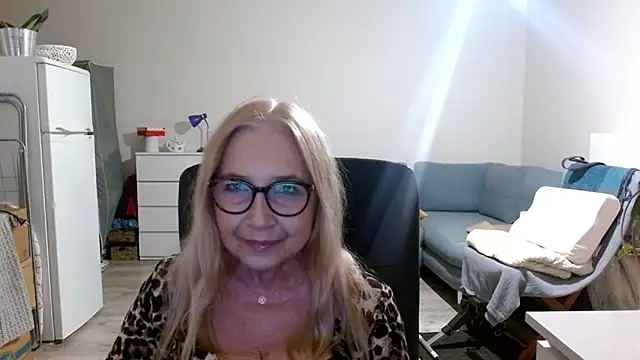 sofia xkiss online show from March 17, 2025, 9:35 pm