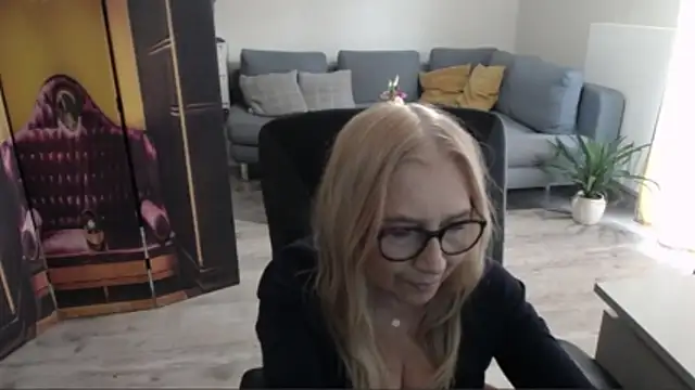 sofia xkiss online show from March 26, 2026, 2:37 pm