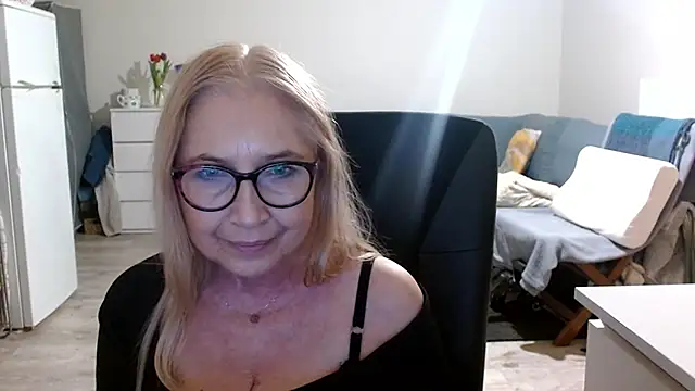 sofia xkiss online show from March 9, 2025, 6:11 pm