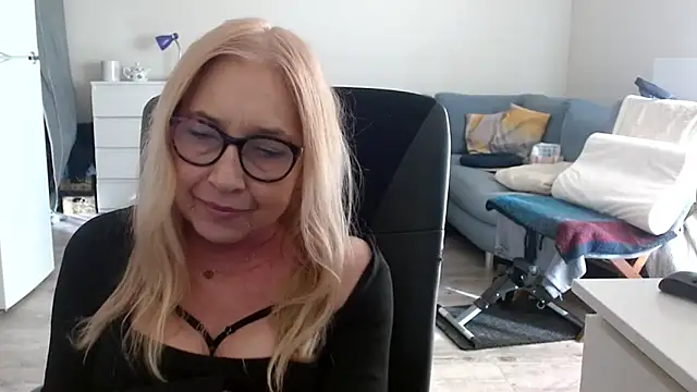 sofia xkiss online show from March 19, 2025, 2:35 pm