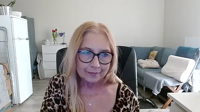 sofia xkiss online show from March 11, 2025, 10:51 am