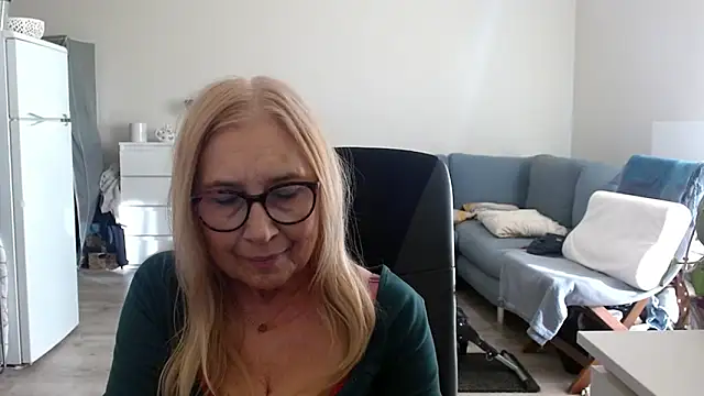 sofia xkiss online show from March 15, 2025, 2:45 pm