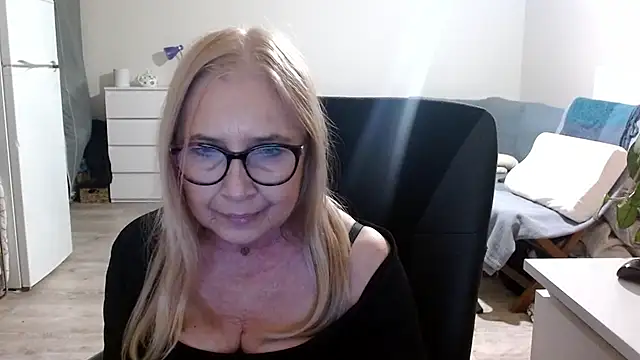 sofia xkiss online show from March 16, 2025, 6:01 pm