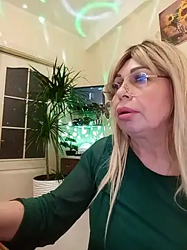 Snapshot of SusieNoreen chatting on March 3, 2025, 11:33 am SusieNoreen online show from March 3, 2025, 11:33 am
