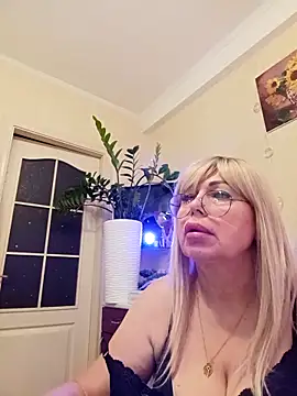 Snapshot of SusieNoreen chatting on September 12, 2025, 12:11 am SusieNoreen online show from September 12, 2025, 12:11 am