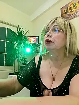 Snapshot of SusieNoreen chatting on March 5, 2025, 6:01 am SusieNoreen online show from March 5, 2025, 6:01 am