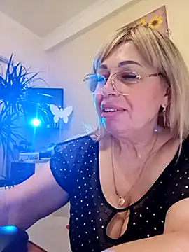 Snapshot of SusieNoreen chatting on March 9, 2025, 4:16 am SusieNoreen online show from March 9, 2025, 4:16 am