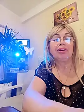 Snapshot of SusieNoreen chatting on March 9, 2025, 8:29 am SusieNoreen online show from March 9, 2025, 8:29 am