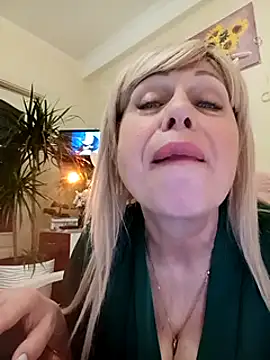 Snapshot of SusieNoreen chatting on March 14, 2025, 4:54 am SusieNoreen online show from March 14, 2025, 4:54 am