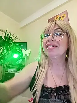 Snapshot of SusieNoreen chatting on March 11, 2025, 12:44 am SusieNoreen online show from March 11, 2025, 12:44 am