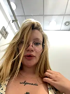 Snapshot of justmila chatting on September 14, 2025, 11:21 am justmila online show from September 14, 2025, 11:21 am