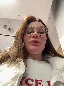 Snapshot of justmila chatting on February 24, 2025, 10:59 am justmila online show from February 24, 2025, 10:59 am