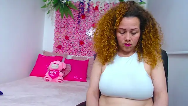 Snapshot of BLONDE_SEXYHOT chatting on October 18, 2025, 9:50 pm BLONDE SEXYHOT online show from October 18, 2025, 9:50 pm