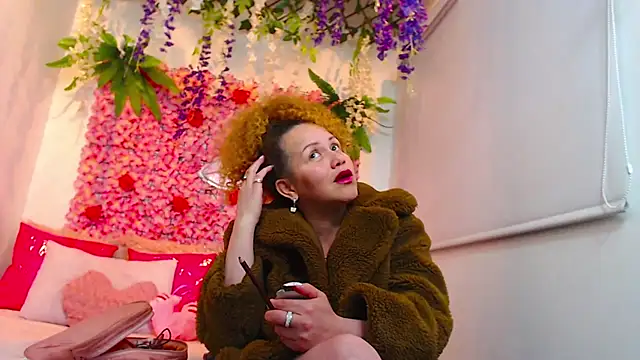 Snapshot of BLONDE_SEXYHOT chatting on October 17, 2025, 3:10 am BLONDE SEXYHOT online show from October 17, 2025, 3:10 am