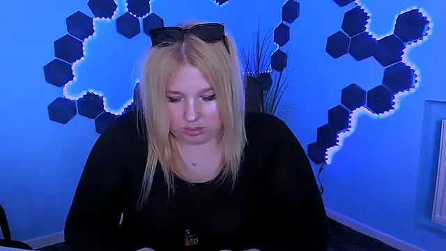 Snapshot of juli_kisss chatting on April 24, 2026, 1:24 pm juli kisss online show from April 24, 2026, 1:24 pm