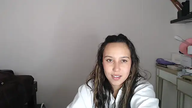 Snapshot of Skarlet_Adams28 chatting on March 17, 2025, 10:19 pm Skarlet Adams28 online show from March 17, 2025, 10:19 pm
