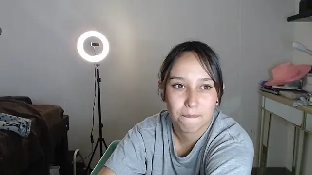 Snapshot of Skarlet_Adams28 chatting on March 19, 2025, 1:43 am Skarlet Adams28 online show from March 19, 2025, 1:43 am