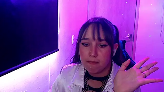 Skarlet Adams28 online show from May 6, 2026, 7:51 pm