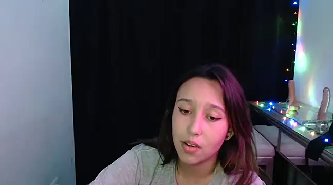 Snapshot of Skarlet_Adams28 chatting on January 17, 2025, 3:23 am Skarlet Adams28 online show from January 17, 2025, 3:23 am