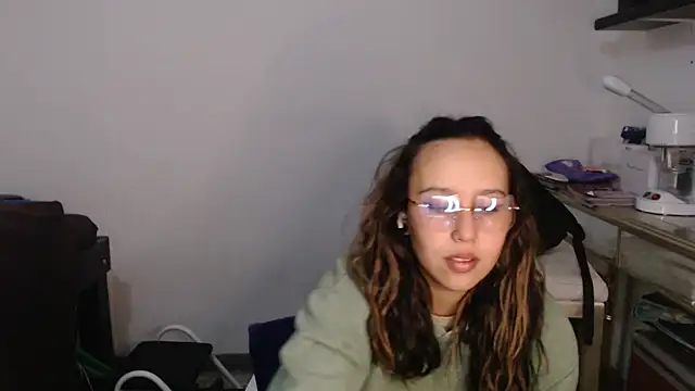 Snapshot of Skarlet_Adams28 chatting on March 5, 2025, 2:57 am Skarlet Adams28 online show from March 5, 2025, 2:57 am