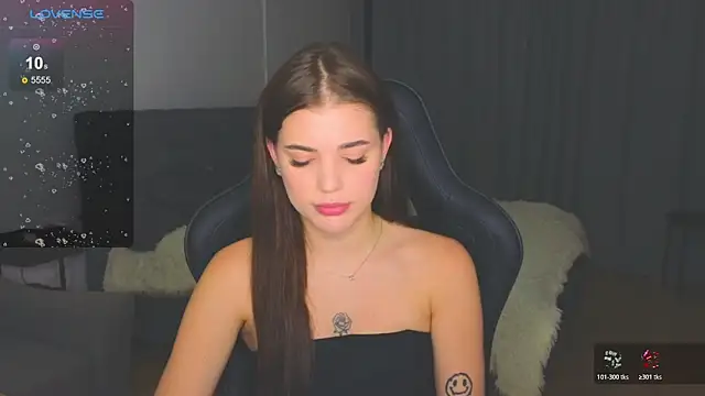 Snapshot of adrianawow1 chatting on November 5, 2025, 2:14 am adrianawow1 online show from November 5, 2025, 2:14 am