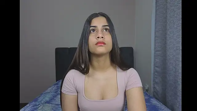 MiaOrtizCam online show from February 5, 2026, 12:01 pm