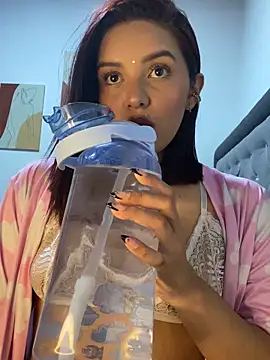 Melanyprada online show from November 15, 2025, 4:38 am