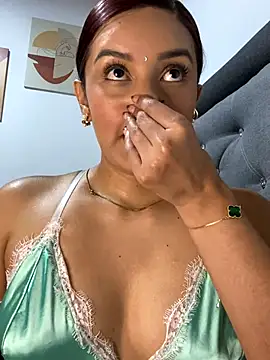 Melanyprada online show from November 16, 2025, 4:28 am