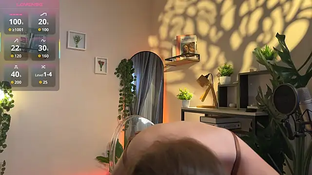 Snapshot of Julie_Rhodes chatting on December 16, 2025, 12:31 pm Julie Rhodes online show from December 16, 2025, 12:31 pm