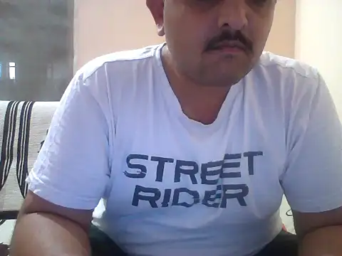 Snapshot of Akhil3290 chatting on May 2, 2026, 3:39 pm Akhil3290 online show from May 2, 2026, 3:39 pm
